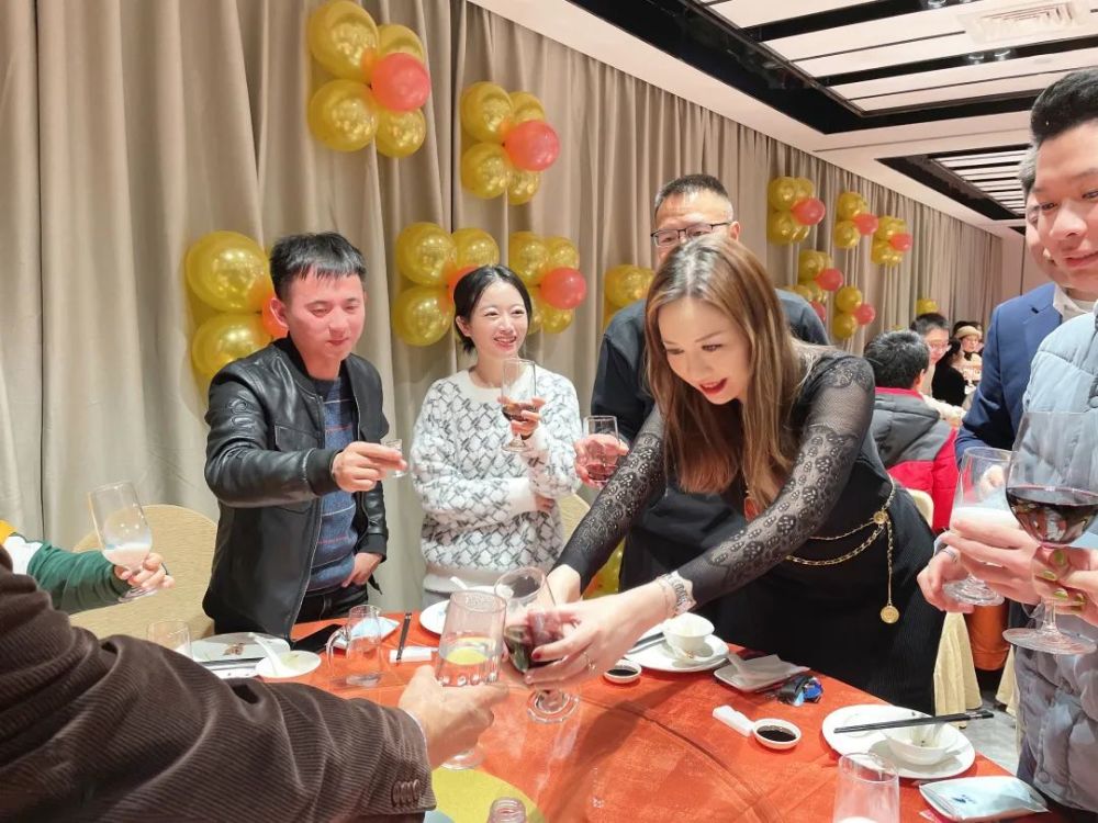 磨砺聚变领势前行2022万富教育科技集团年终答谢宴