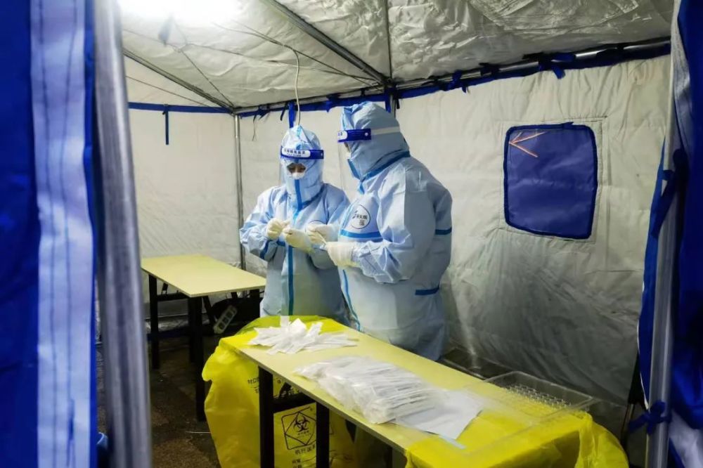 23日凌晨,北京四季青医院接到海淀区卫生健康委通知,广大党员干部和