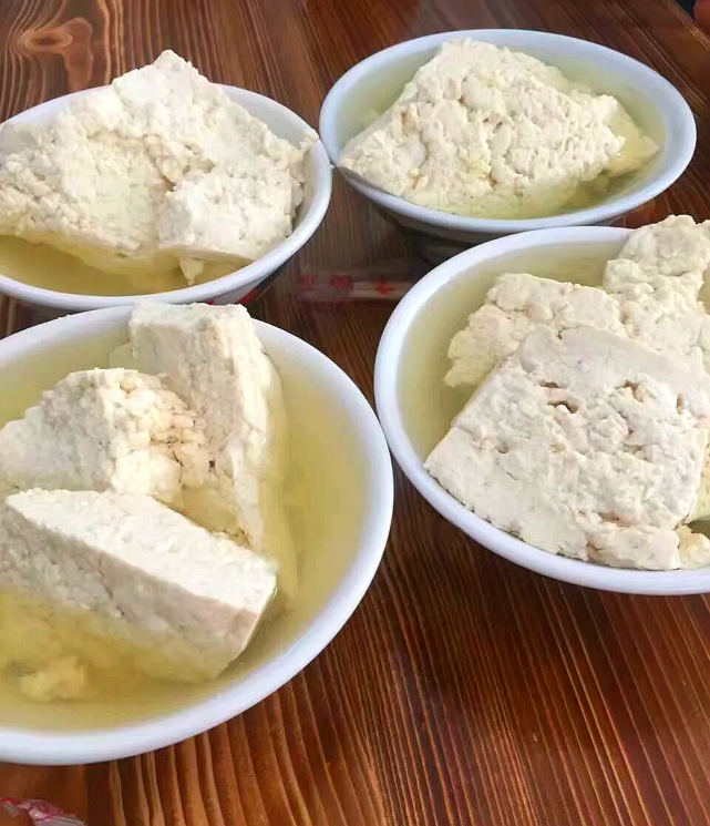 四川成都16元荤豆花,满满一大锅5荤6素,蔬菜,水果,零食随便吃