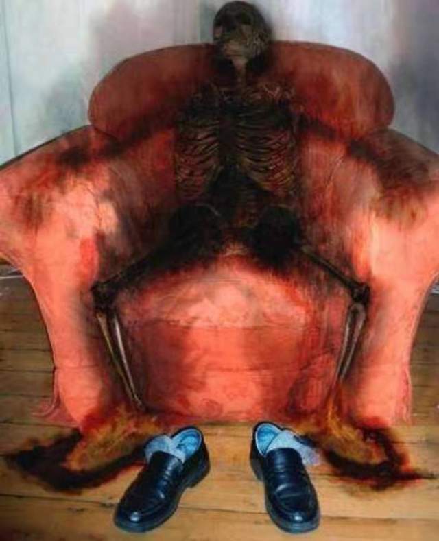 人体毫无征兆地被蓝色火焰包裹,几秒钟化为灰烬 警方:自燃