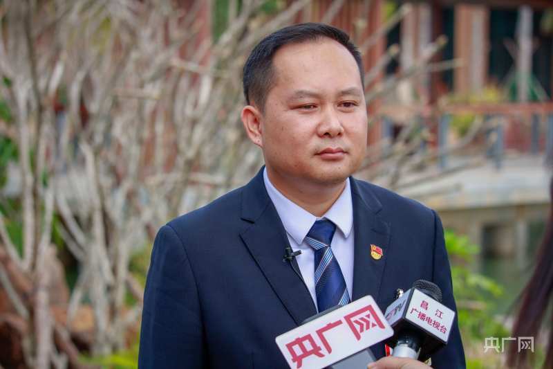 海南省人大代表,昌江黎族自治县委副书记,县长梁明接受央广网采访