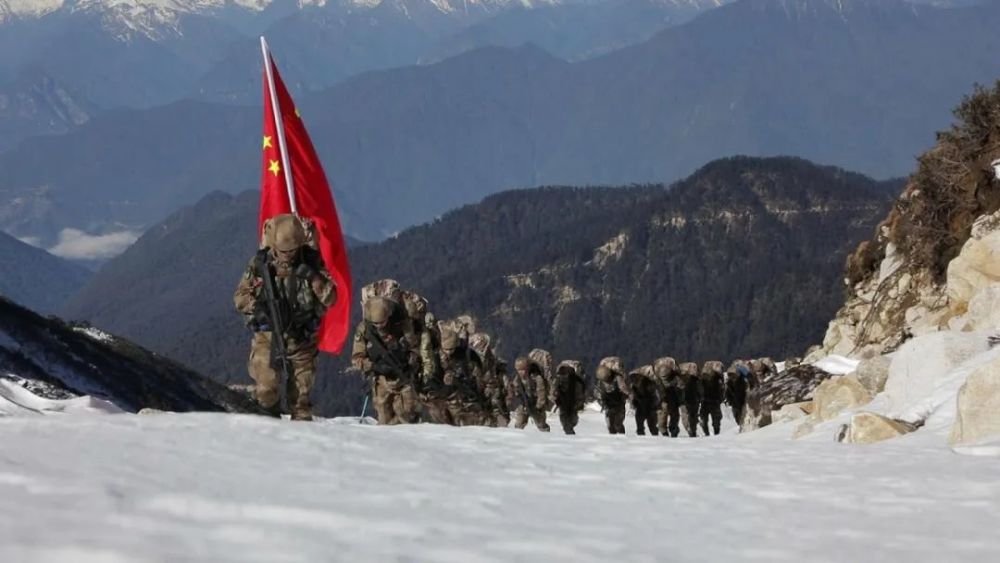 【走基层】雪山峡谷 边防军人用双脚丈量祖国疆土