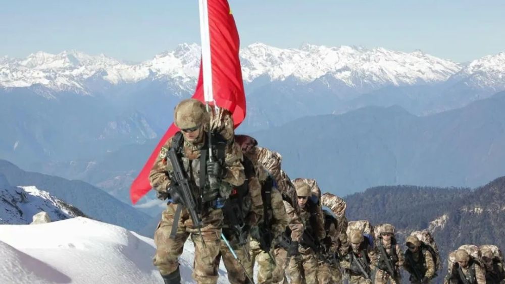 【走基层】雪山峡谷 边防军人用双脚丈量祖国疆土