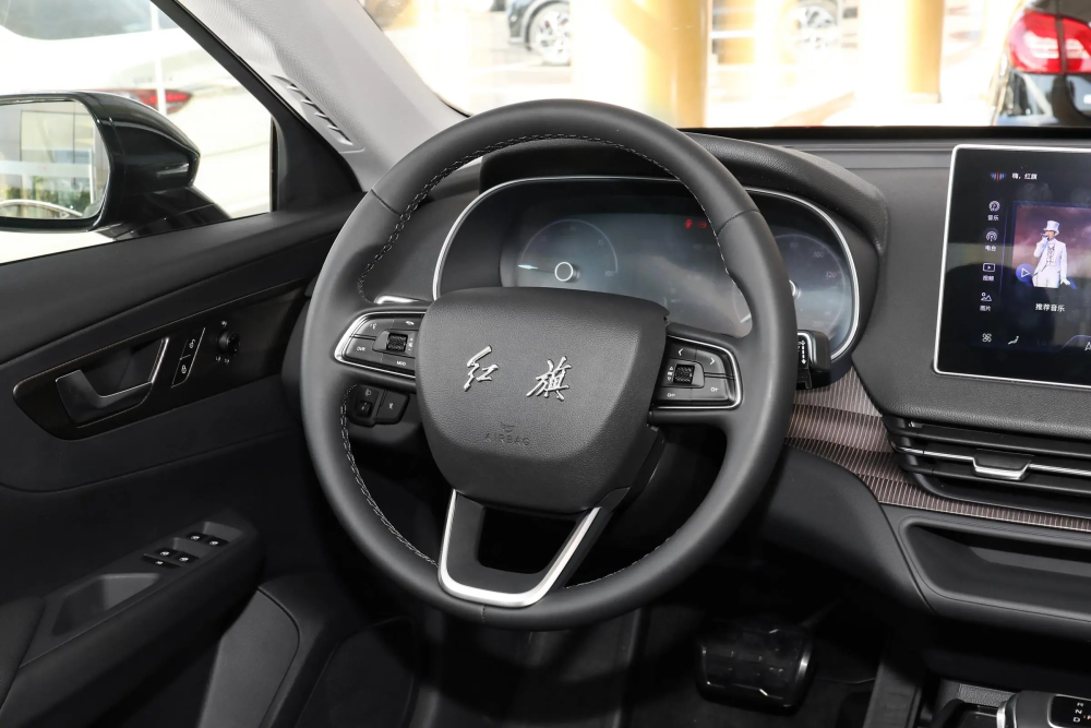 nedc续航里程431km,后排座椅可调节,红旗e-qm5为谁而生?