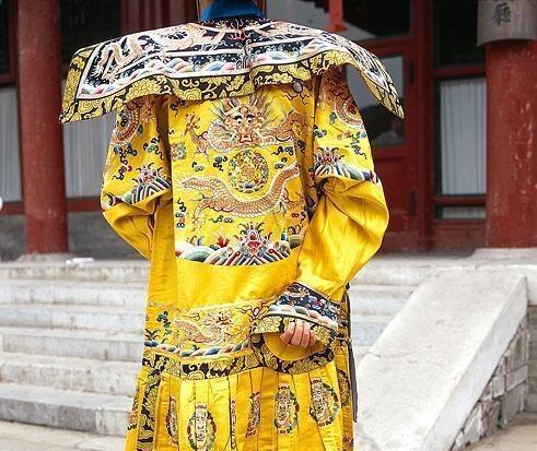 古代皇帝的龙袍需要经常穿为什么从来都不洗呢