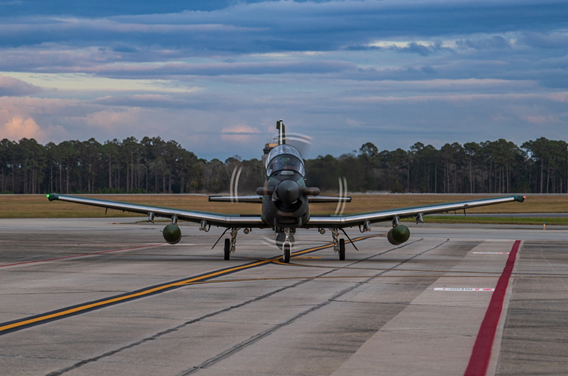 第81战斗机中队的飞行员将同来自伙伴国家的人员一起驾驶at-6攻击机.