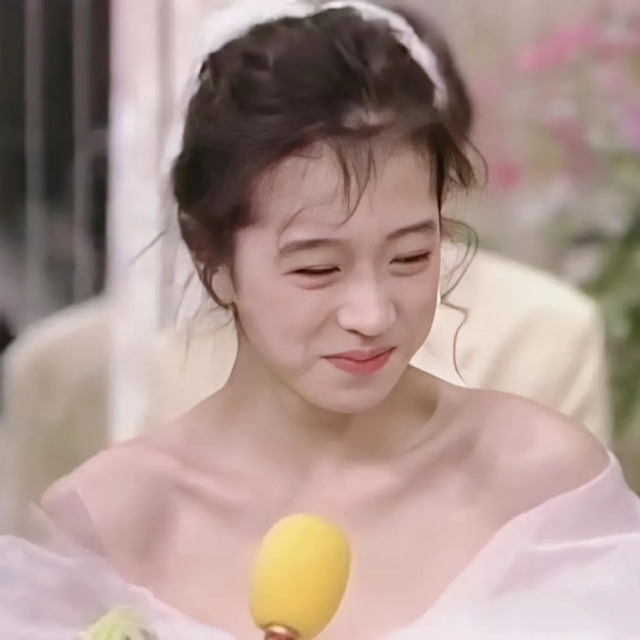 脸部轮廓多棱角的女生一定要像中森明菜一样多多利用额前碎发制造毛