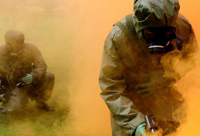 女子将5个铁桶卖给废品站不料铁桶装有芥子气致1死43伤下