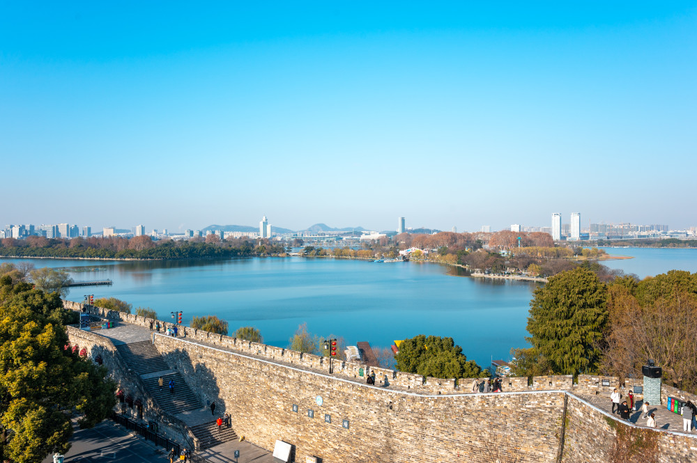南京台城明城墙现存最高大最完好的一段古与新在此交相辉映