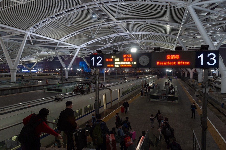 广铁首趟加开夜间高铁发车_腾讯新闻