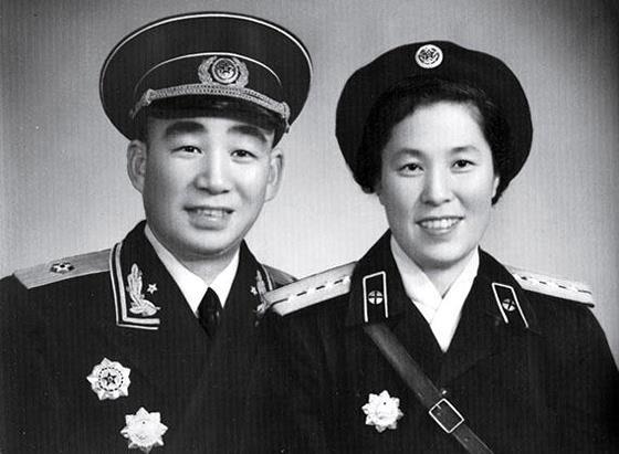 开国上将,就是王平,娶了河北阜平县老范家的大女儿范景新;开国中将,就