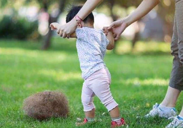 宝宝走路越早越聪明国外一母婴期刊早已得出结论你做对了吗