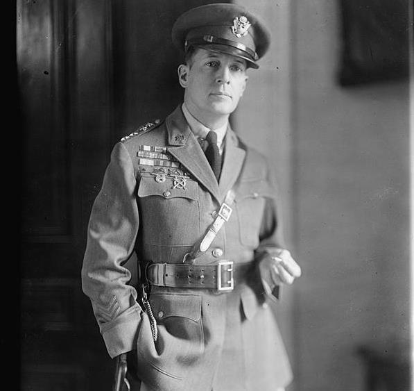 麦克阿瑟离婚记:分居1年多后,老婆在离婚申请书上写下6个字