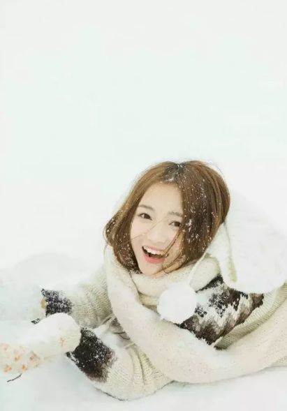下雪天常用的6个拍照姿势,简单易学还好看!拍出雪地小仙女