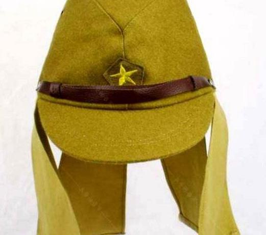 为什么日本军帽旁边挂两个布条?虽然看起来猥琐,但其实大有讲究