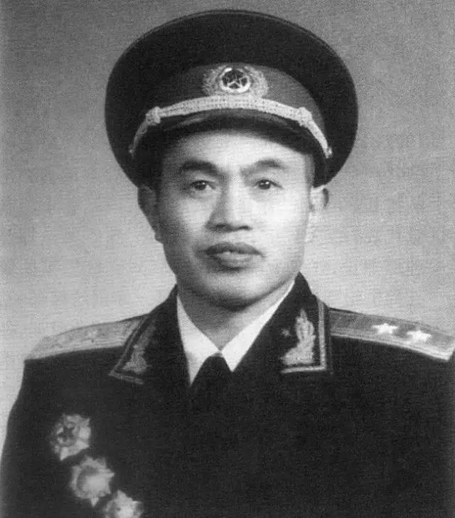 (1914年～1976年)中将马龙少将,1977年3月27日,马将军因公出差,途绐