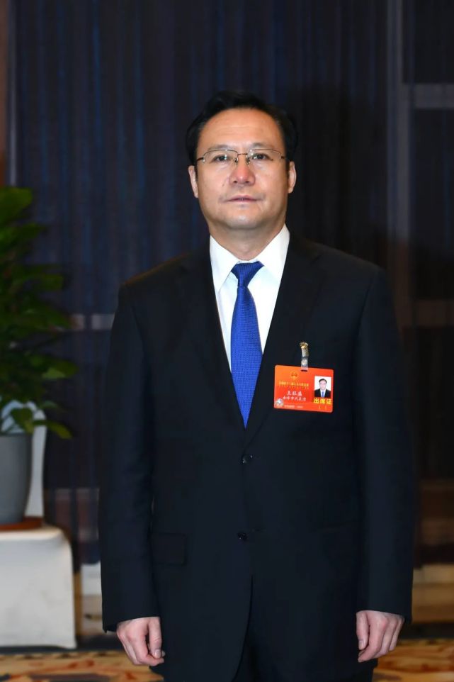 打开腾讯新闻,查看更多图片 >赤峰市代表团代表——赤峰市长王旺盛.