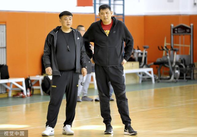 杨文海长期做巩晓彬的助手,也担任过山东全运会男篮教练,更是在国家队