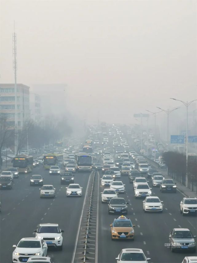 霾橙色预警发布|哈尔滨主城区等地重度霾,局地能见度小于500米