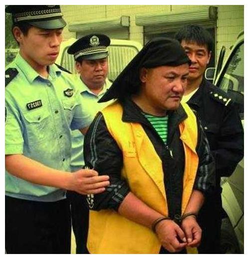 经过警方的全力侦查,他们最终将目光锁定在了孙大洪和张宝林身上