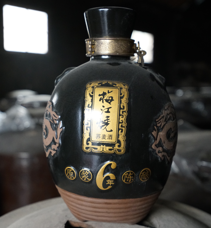 5l装"梅江烧"牌赏梅6年陈容易入口不易上头没有杂味但只有如此酒方能