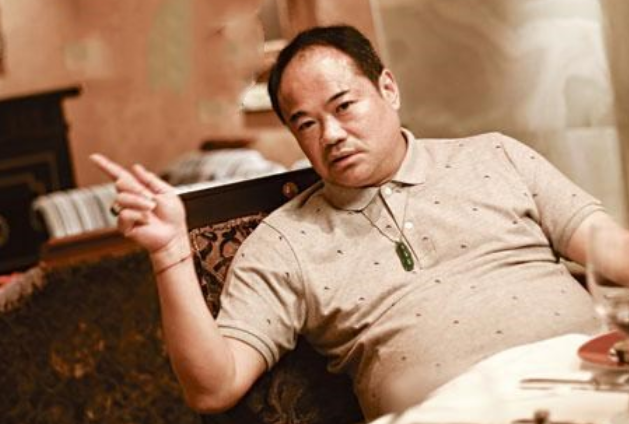 大量的投资人到何大志的金麟贵宾厅要钱,这位经历过几十年江湖风雨的