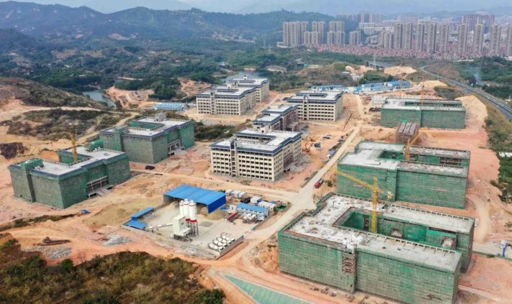 丰顺嘉应学院紫琳学院一期工程11栋主体建筑完工封顶