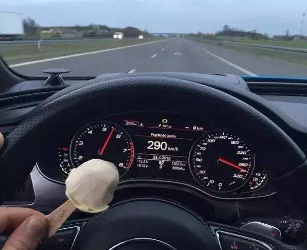 日系车主被扣12分因为时速301车主暴怒甩钥匙能跑到车给你