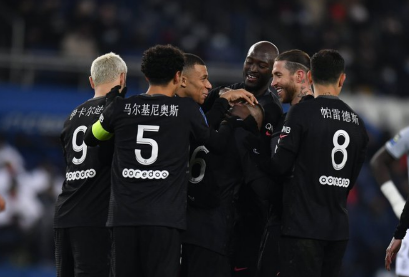 英超 巴黎13轮不败！梅西复出但是也难掩巴黎危机，波帅或回英超
