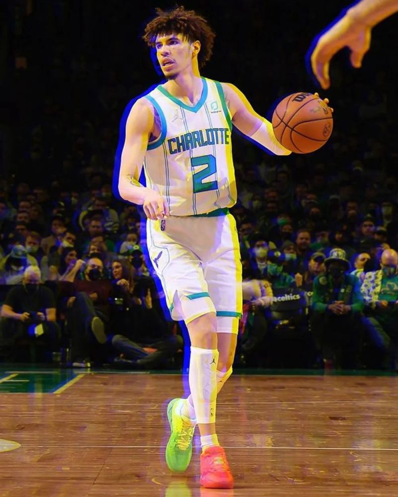 终于来了库日天生涯首次压哨绝杀同款战靴瞬间涨价