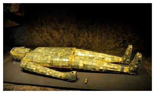 这件金缕玉衣如此精致为何盗墓贼只取金线却留下了玉片