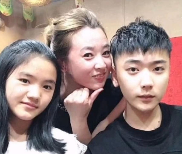 崔晋妈妈分享李勒优状况,数学考了二三十分,请了长假来大连补课