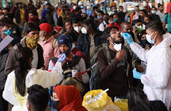 疫情再爆发印度一天内新增333万确诊病例超500人死亡