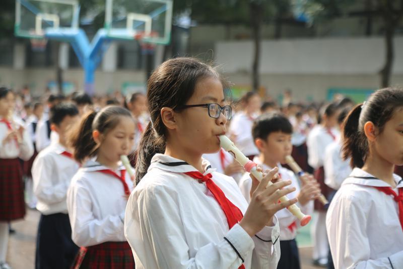 深圳草埔小学千余学生人人会吹竖笛为来深建设者的孩子提供高质量教育