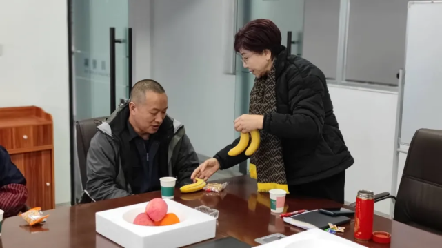 海利尔集团董事长唐学书女士到集团旗下公司四川青科慰问走访