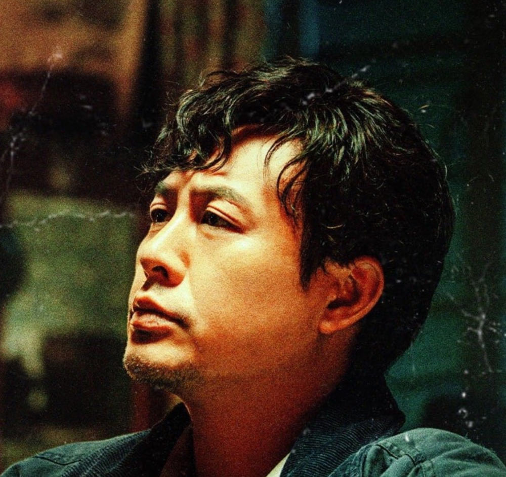 张译新戏杀青,张颂文等25位戏骨齐聚,唯独女主画风不同?_腾讯新闻