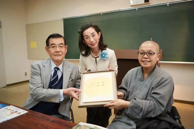 斯里兰卡凯拉尼亚大学,英国剑桥大学国王学院,日本东北大学,鹤见大学