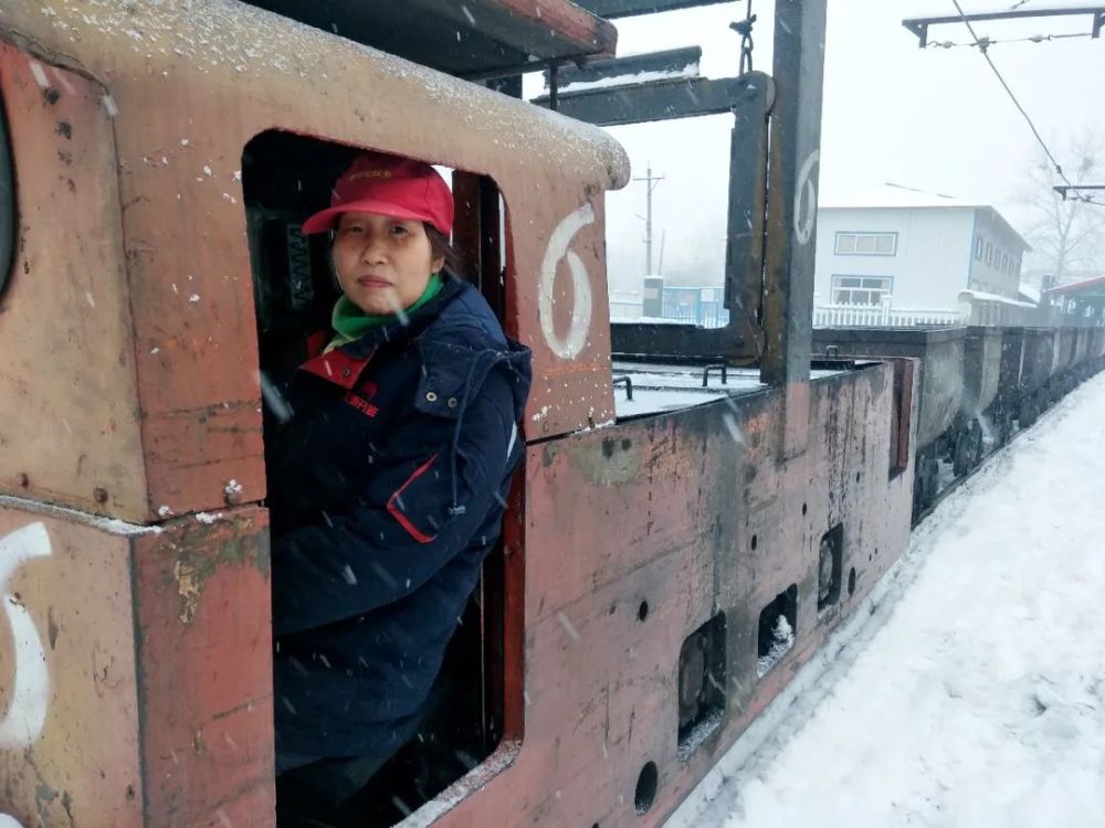 风雪中的坚守|观音堂煤业:以雪为令,风雪中有他们坚守岗位_腾讯新闻