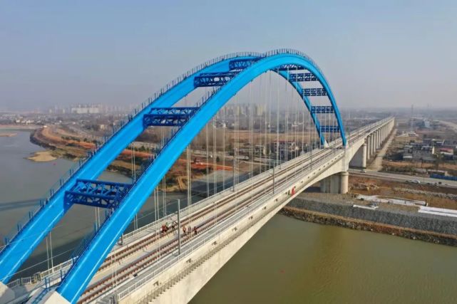 八横"高速铁路网京港(台)高速通道和京九高铁,武杭高铁的重要组成部分