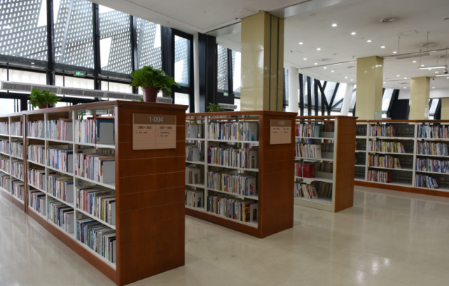 迎新春办实事谋新篇开新局济南市图书馆推出夜读空间温暖泉城夜读人