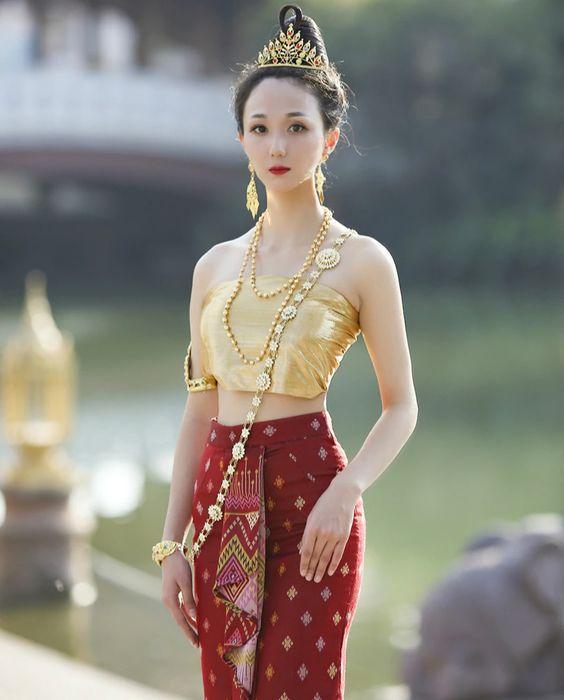 去越南旅游的人越来越多除了物价低廉关键还是满街的美女司机