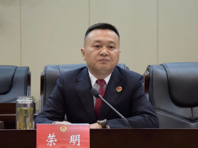 市检察院党组副书记,副检察长荣明主持会议,并对春节前相关工作及平安