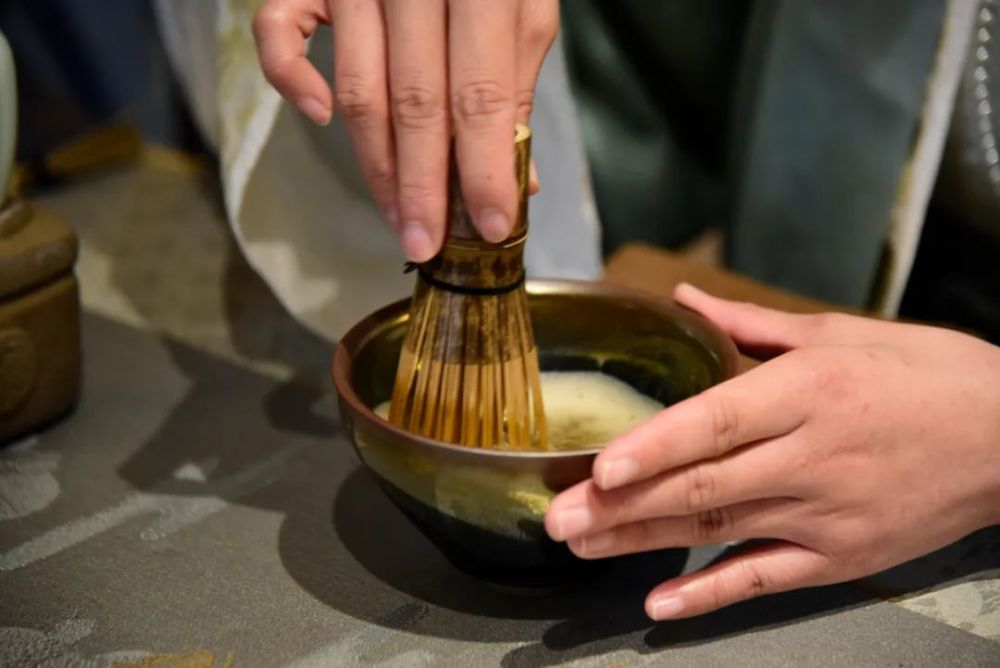 俄乌战争第三天茶中感受到的岁月静好终是有人替我们负重前行