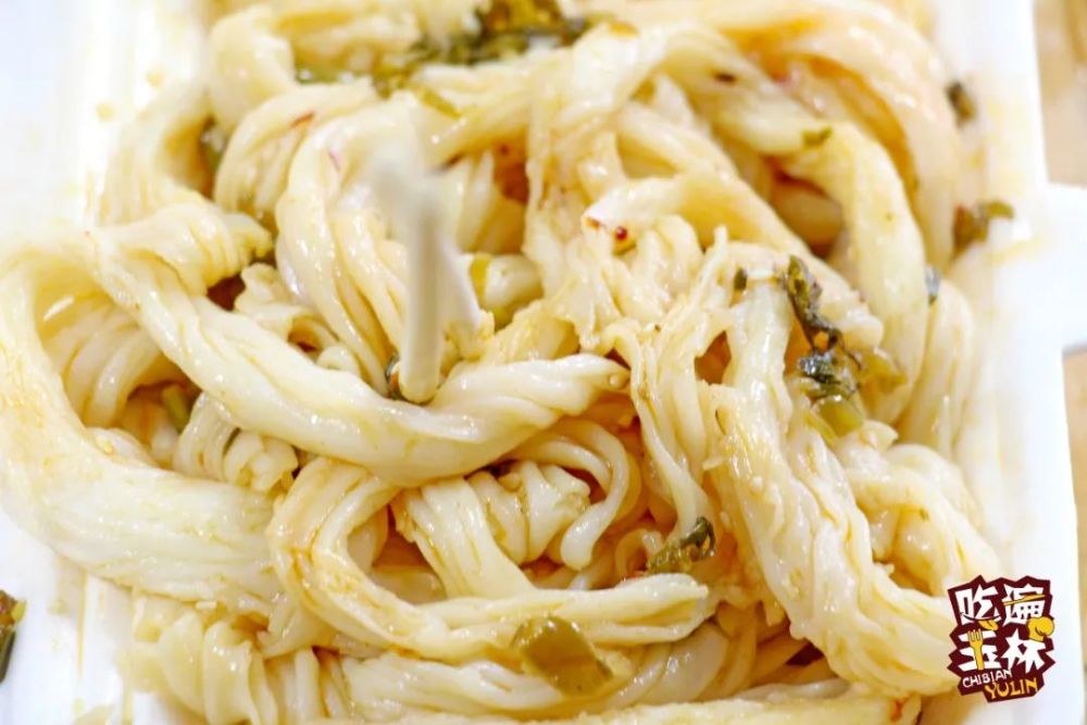 找到了玉林这家藏得很深的泡沫箱式肠粉才3块钱一份