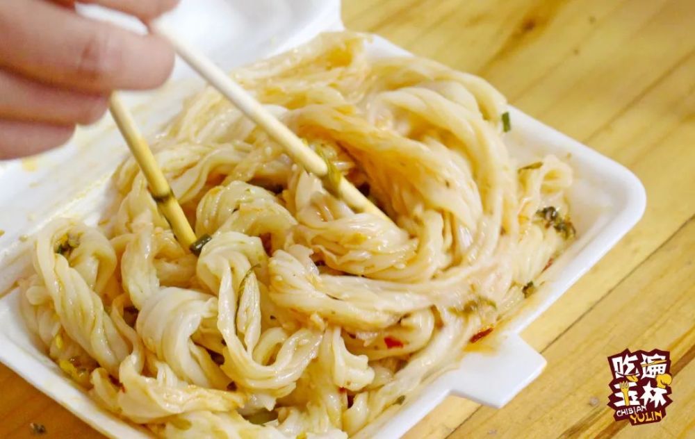 找到了玉林这家藏得很深的泡沫箱式肠粉才3块钱一份