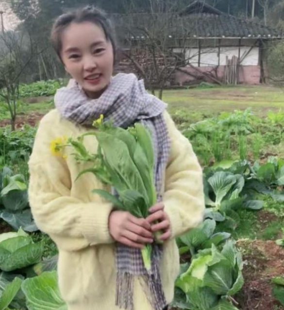 卖惨网红黄琴多次撒谎频繁打脸年迈奶奶成圈粉工具人