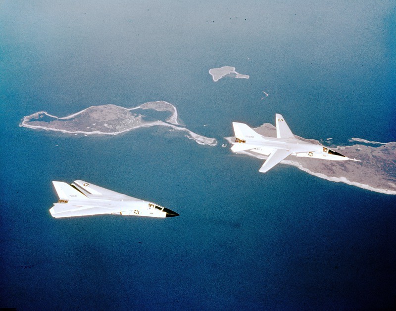 f4终极鬼怪采用可变后掠翼设计专为航母舰载机定制