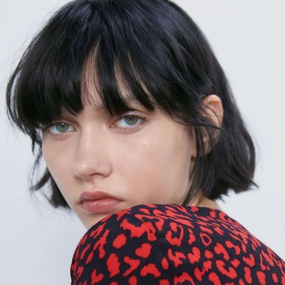 俄罗斯超模sofia steinberg,自出道起便以"厌世脸"闻名.