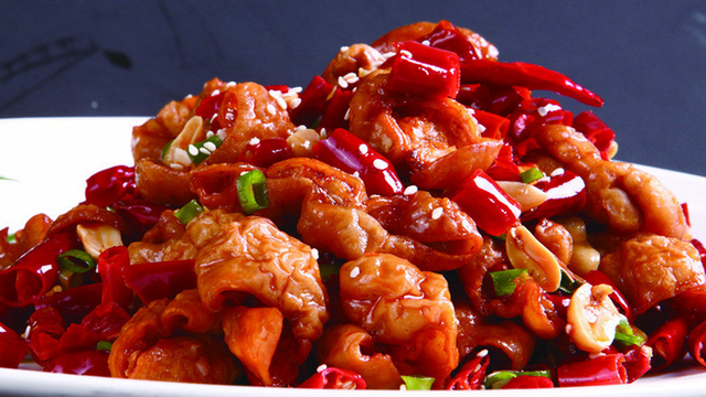 干煸肥肠的家常做法麻辣酥香肥而不腻过年在家也整一盘