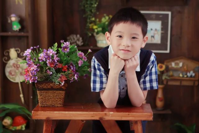 吴悠:仿写"忽如一夜春风来,千树万树梨花开"